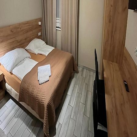 Good Night Noclegi & Strefa Z Sauna I Jacuzzi Ogolnodostepna Lub Na Wylacznosc Czechowice-Dziedzice Exteriör bild