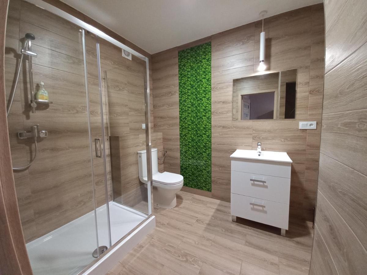 Good Night Noclegi & Strefa Z Sauna I Jacuzzi Ogolnodostepna Lub Na Wylacznosc Czechowice-Dziedzice Exteriör bild