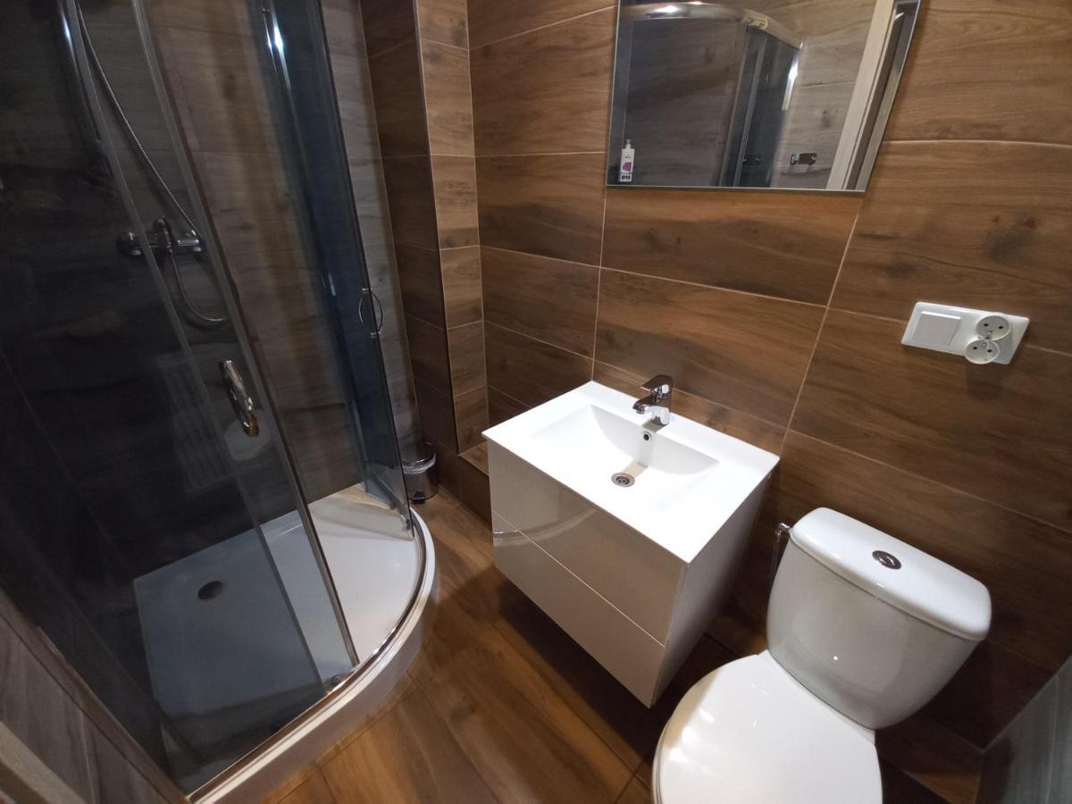 Good Night Noclegi & Strefa Z Sauna I Jacuzzi Ogolnodostepna Lub Na Wylacznosc Czechowice-Dziedzice Exteriör bild