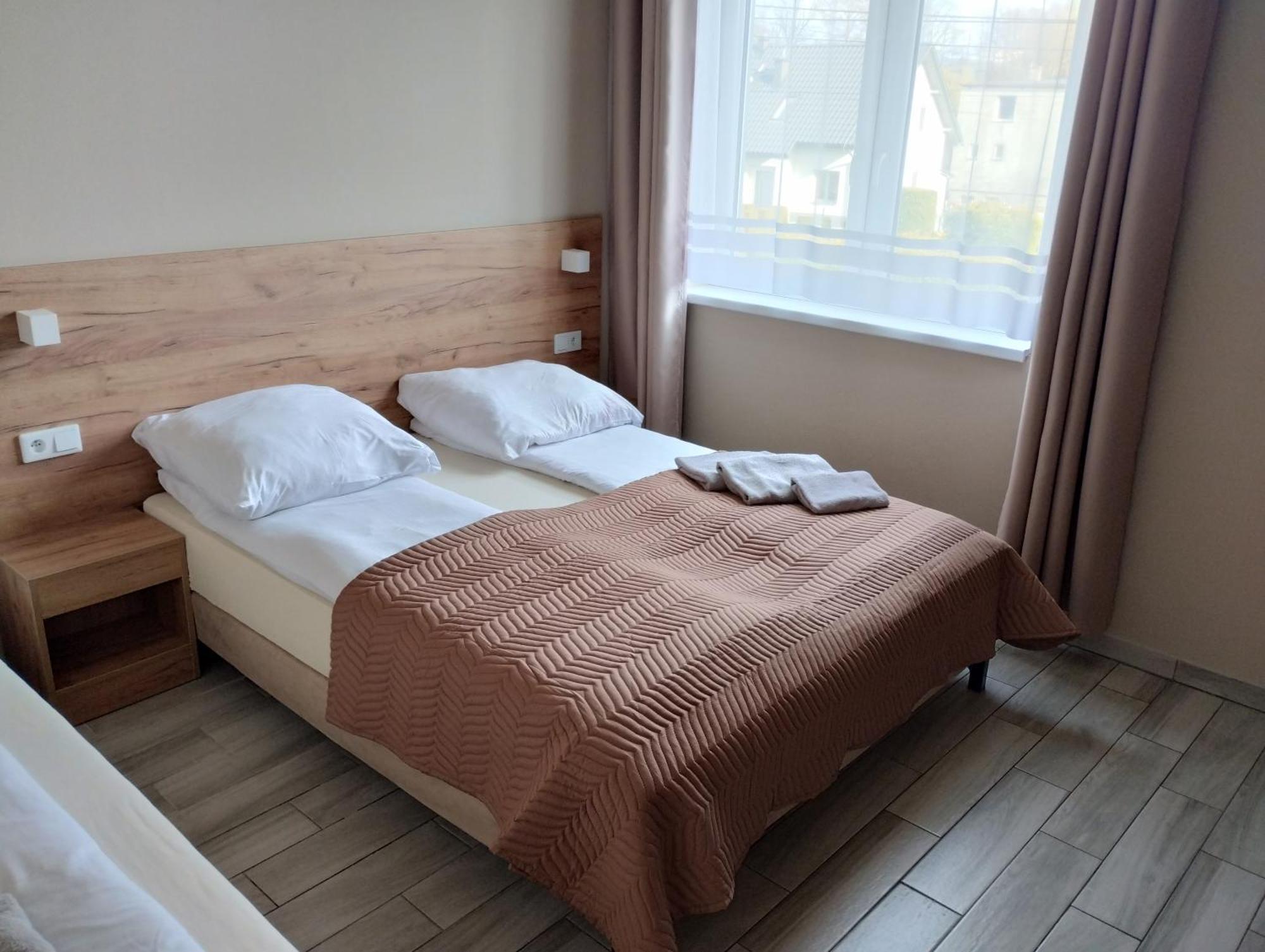 Good Night Noclegi & Strefa Z Sauna I Jacuzzi Ogolnodostepna Lub Na Wylacznosc Czechowice-Dziedzice Exteriör bild