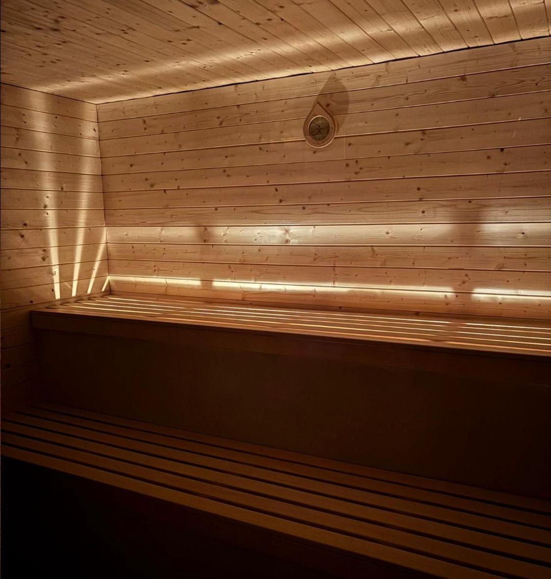Good Night Noclegi & Strefa Z Sauna I Jacuzzi Ogolnodostepna Lub Na Wylacznosc Czechowice-Dziedzice Exteriör bild