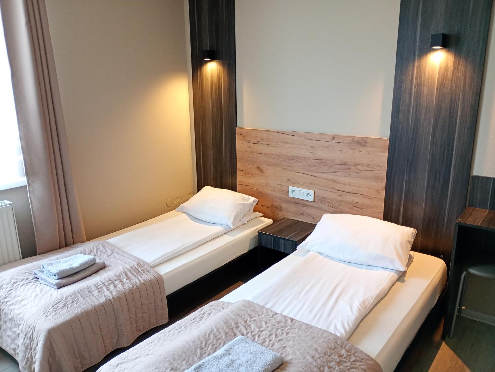 Good Night Noclegi & Strefa Z Sauna I Jacuzzi Ogolnodostepna Lub Na Wylacznosc Czechowice-Dziedzice Exteriör bild
