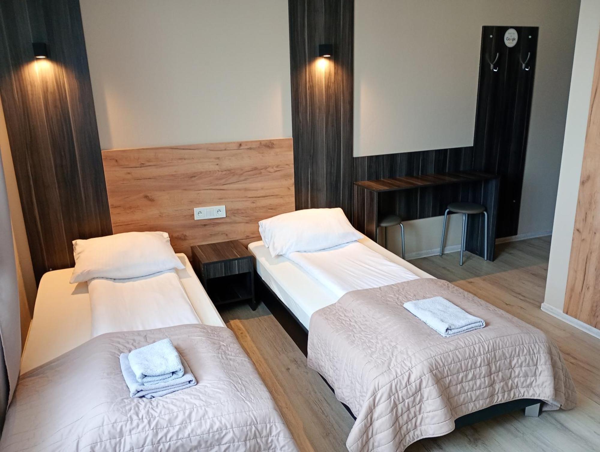 Good Night Noclegi & Strefa Z Sauna I Jacuzzi Ogolnodostepna Lub Na Wylacznosc Czechowice-Dziedzice Exteriör bild
