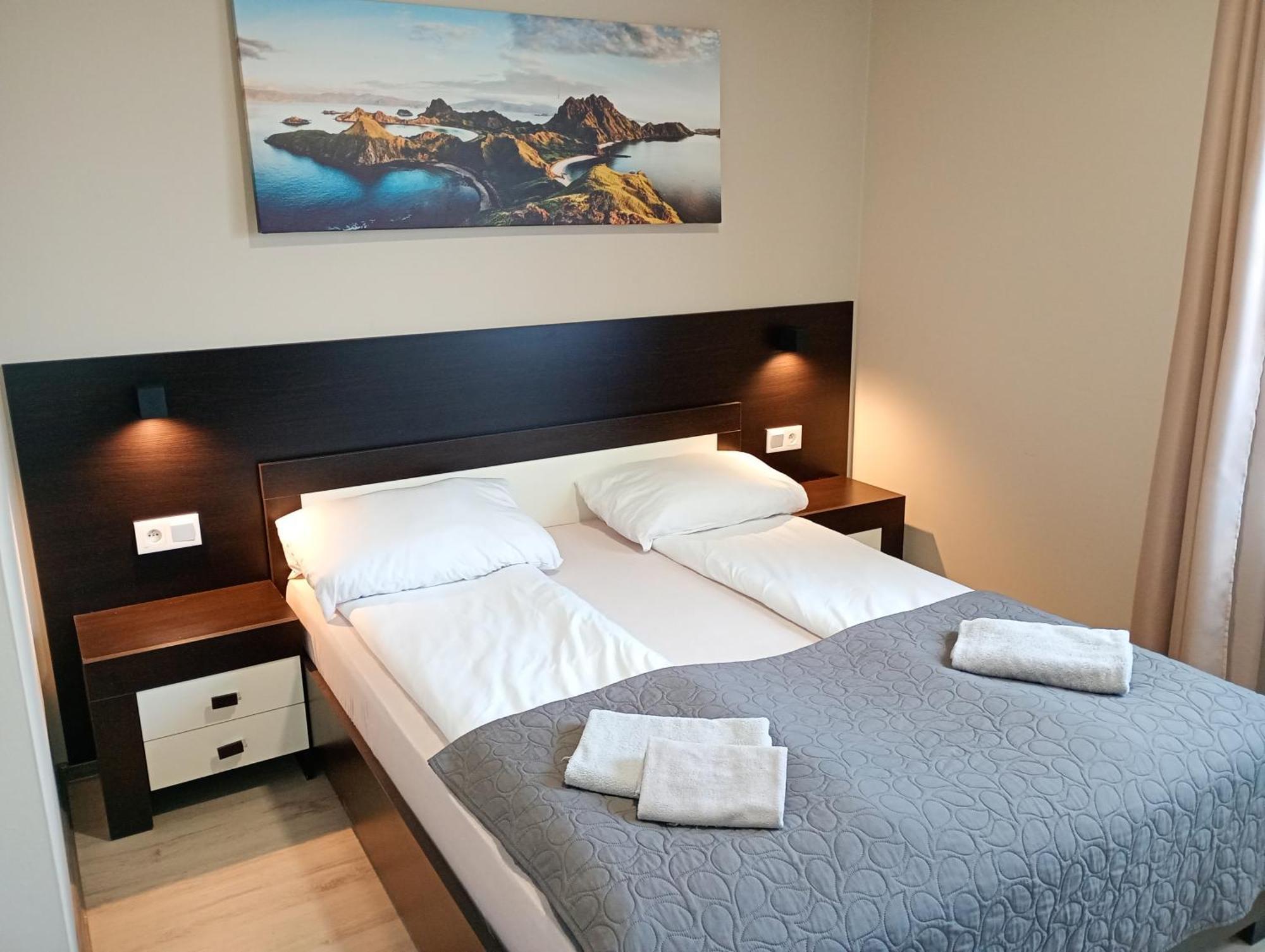 Good Night Noclegi & Strefa Z Sauna I Jacuzzi Ogolnodostepna Lub Na Wylacznosc Czechowice-Dziedzice Exteriör bild